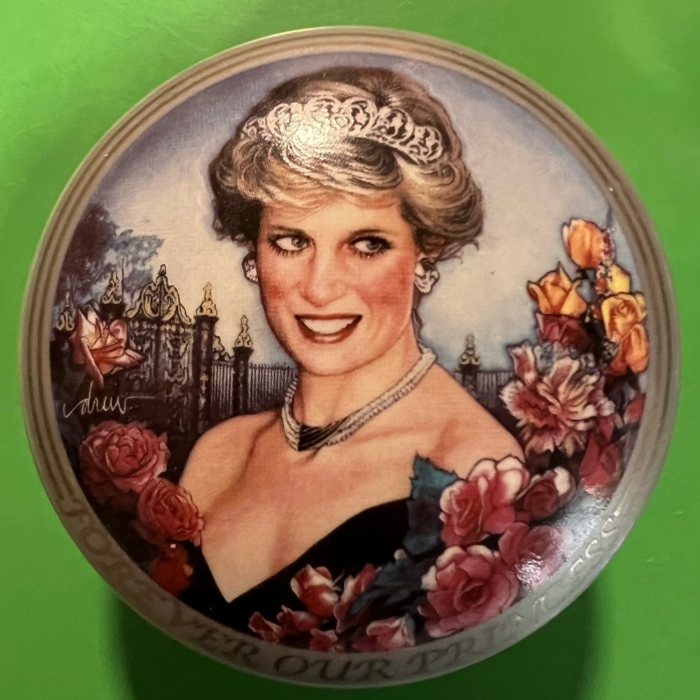 Forever our Princess china music box